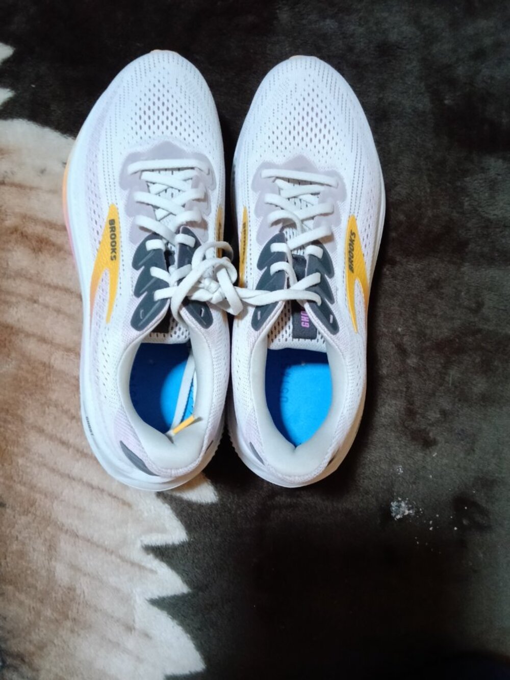 Brooks running shoes - Picture 3 of 4